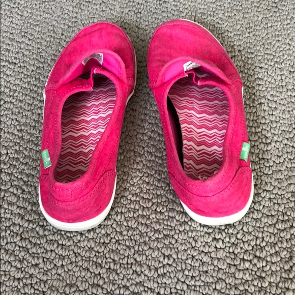 Sanuk slip ons, size 2 - Picture 3 of 6